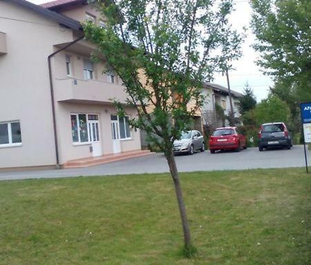 Kuc Kuc Apartmani Karlovac Esterno foto